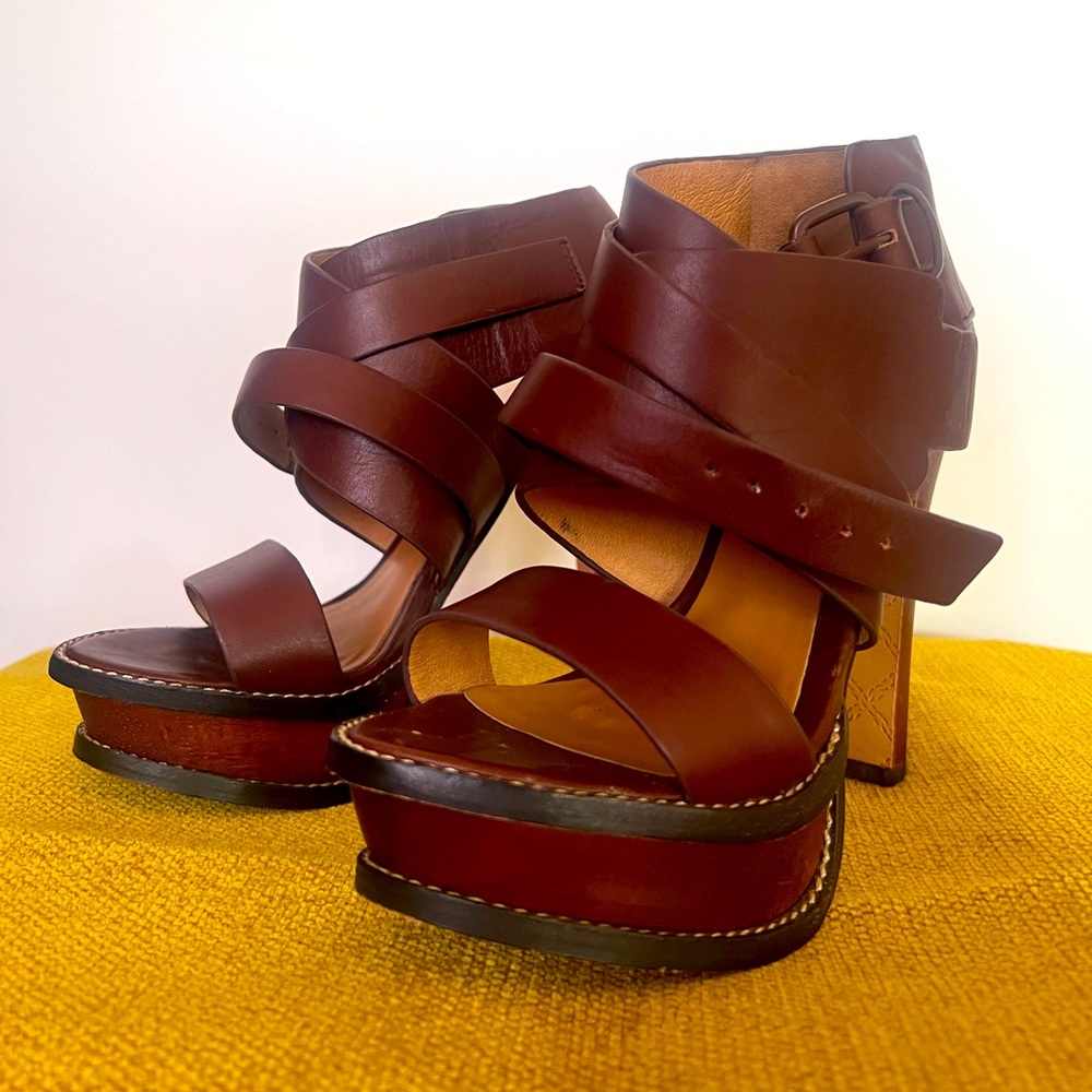 Gwen Stefani L.A.M.B leather platform sandal .